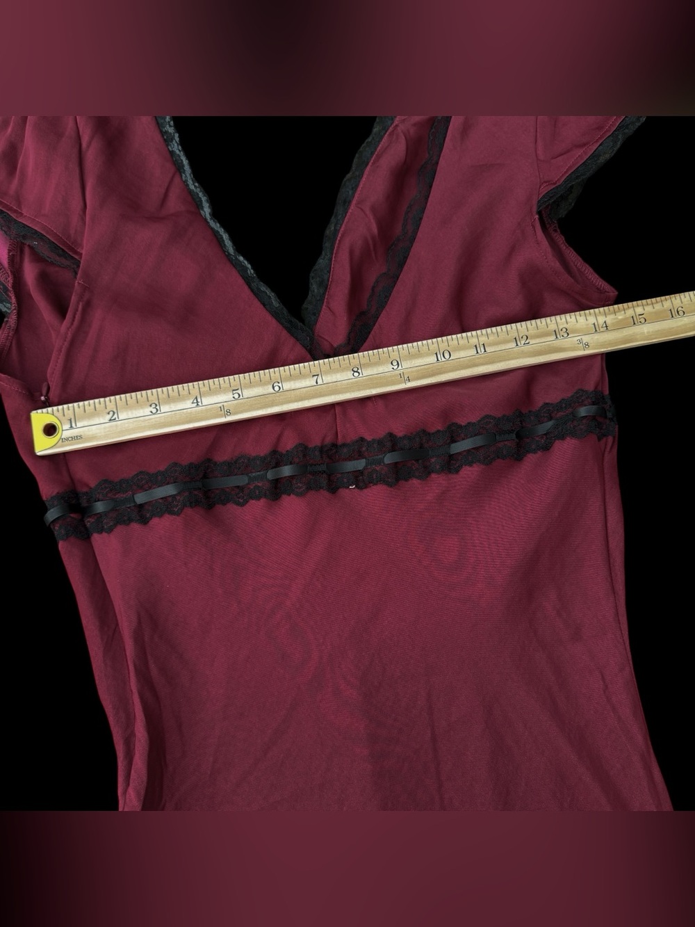 Kimchi Blue Asymmetrical Satin Slip Dress in Gorgeous Burgandy
🚭 🚫Pets - Picture 8 of 9